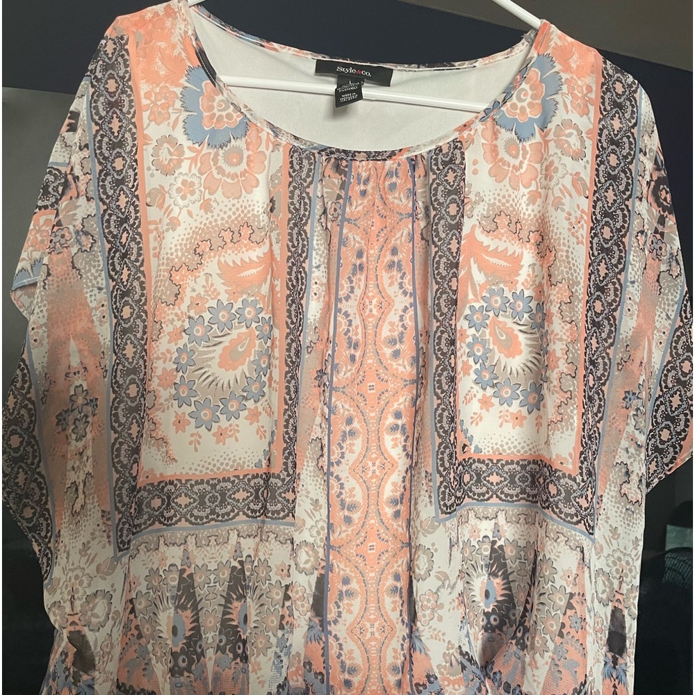 Beautiful Style & Co. Blouse, Size Large very comfortable. Vibrant colors